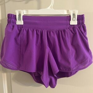 Lululemon Hotty Hot Low Rise Lined Shorts 2.5”